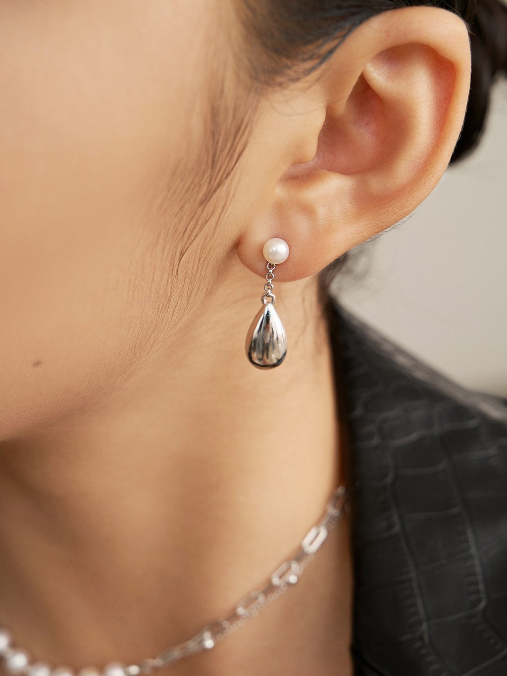 Sleek Teardrop Pearl Earrings-Earrings-SoulAdorne