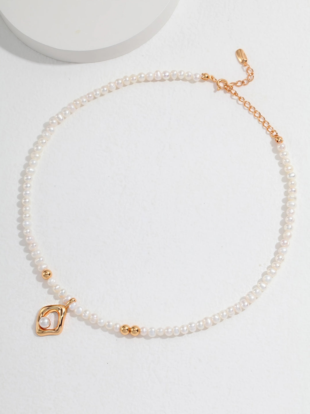 Geometric Drop Pearl Necklace